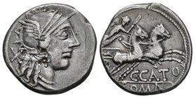 C. PORCIUS CATO. Denario. 123 a.C. Roma. A/ Busto de Roma a derecha, detrás signo de valor X. R/ Victoria a las riendas de viga, portando látigo, deba...