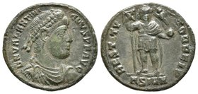 VALENTINIANO I. Centenional. 364-367 d.C. Sirmium. A/ Busto con diadema de perlas y drapeado a derecha. D N VALENTINIANVS P F AVG. R/ Emperador estant...