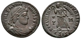 VALENTINIANO I. Centenional. 367-375 d.C. Siscia. A/ Busto con diadema de perlas y drapeado a derecha. D N VALENTINIANVS P F AVG. R/ Victoria avanzand...