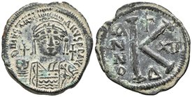 JUSTINIANO I. 1/2 Nummus. 538-539 d.C. RY 12. Constantinopla. A/ Busto de frente con casco, sosteniendo globo crucífero y escudo decorado con jinete a...