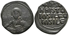 ANONIMO Atribuído a BASIL II & CONSTANTINO VIII. Follis. 976-1025 d.C. Constantinopla. A/ Busto de Cristo de frente, sosteniendo los evangelios, alred...