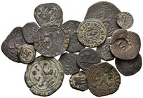 MONARQUIA ESPAÑOLA. Lote compuesto por 18 monedas de cobre. Conteniendo monedas de Reyes Católicos, Felipe II y Felipe IV de diferentes cecas: Burgos,...