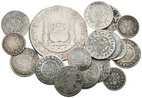 MONARQUIA ESPAÑOLA. Lote compuesto por 18 monedas de plata, conteniendo: Fernando VI. 1/2 Real (5) 1750 Madrid y Sevilla, 1751 Madrid y México, 1754 M...