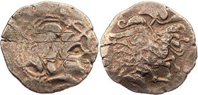 GALLIEN NAMNETES
 EL-Stater 2.-1. Jh. v. Chr. Vs.: Kopf mit "Helm" n. r., Rs.: Halbfigur ("Hippophoros") trägt androkephales Pferd mit Reiter n. r. D...