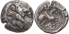 GALLIEN PICTONES
 AR-Drachme 1. Jh. v. Chr. Vs.: Kopf mit Haar in dicken Strähnen n. r., Rs.: Reiter mit Schild n. r., unten Lilien-Ornament DT 3678;...