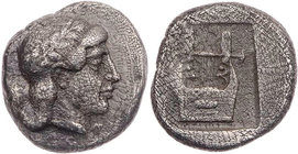 IONIEN KOLOPHON
 AR-Drachme 490-400 v. Chr. Vs.: Kopf des Apollon von Didyma mit Lorbeerkranz n. r., Rs.: Lyra in Plinthe BMC -; SNG Cop. 135; SNG v....