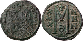BYZANZ
Michael II. der Amorier mit Theophilos, 821-829. AE-Follis Konstantinopolis Vs.: Büsten des Michael und des Theophilos in Chlamys bzw. Loros, ...