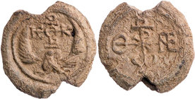 Theognostos, Chartularios, um 675-750. Bleisiegel Vs.: Adler steht mit ausgebreiteten Flügeln n. l., Kopf n. r., oben Kreuzmonogramm, Rs.: Kreuzmonogr...