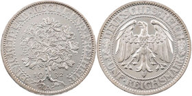 WEIMARER REPUBLIK
 5 Reichsmark 1932 A Kursmünze ("Eichbaum") J. 331. Randfehler, kl. Kratzer, fast vz