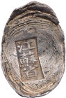 CHINA QING-DYNASTIE, 1644-1912.
 Sycee zu 1 1/2 Tael, "Seidenschuh"-Geld 1820-1908 Mit Punze "Jiangsu sheng". 48.63 g. ss-vz

"Provinz Jiangsu" Die...