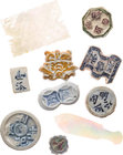 INDOCHINA
 Lot Verschiedene Spielgeldstücke aus koloriertem Steingut (8) bzw. graviertem Schildpatt. 10 Stück vz