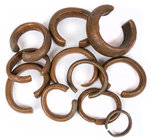 AFRIKA WESTAFRIKA
 Lot Manillen Kupferreife mit rundem und eckigem Ring-Querschnitt, teils mit Ritz-Dekor. 11 Stück