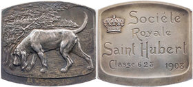 FAUNA HUNDE
 Silberplakette 1908 v. Godefroid Devreese Vs.: Bluthund verfolgt Schweißspur n. l., Rs.: "Société Royal Saint Hubert Classe 623 1908" in...
