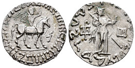 Indoescitas. Azes II. Tetradracma. 35-5 a.C. (Mitchiner-2360). Anv.: El rey a caballo a derecha, armado con arco y levantando su mano derecha. Rev.: P...
