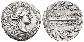 Macedonia. Amphipolis. Tetradracma. 158-149 a.C. (Pozzi-998). (Cy-1436). (Gc-1386). Anv.: Busto de Artemisa a derecha dentro de escudo macedonio. Rev....