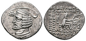 Imperio Parto. Orodes II. Dracma. 57-38 a.C. (Sellwod-47.9). Anv.: Busto diademado a izquierda con estrella delante y detrás creciente. Rev.: Arquero ...
