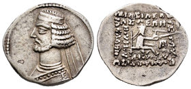 Imperio Parto. Mithradates III. Dracma. 57-54 a.C. (Seaby-7424). Anv.: Busto diademado a izquierda. Rev.: Arquero entronizado a derecha, alrededor ley...