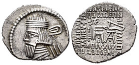 Imperio Parto. Gotarzes II. Dracma. 45-51 d.C. (Gic-5793). Anv.: Cabeza barbada y diademada a izquierda. Rev.: Arquero entronizado a derecha, alrededo...