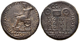 Caesar Augusta. Dupondio. 14-36 d.C. Zaragoza. (Abh-344). (Acip-3072). Anv.: Tiberio sentado a izquierda, alrededor (TI) CAESAR DIVI AVG F AVGVSTVS PO...