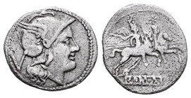 Anónima. Quinario. 211 a.C. Roma. (Craw-44/6). (Seaby-3). Anv.: Cabeza de Roma a derecha, detrás V. Rev.: Los Dioscuros a caballo a derecha, encima es...
