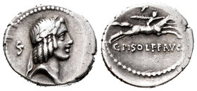 Calpurnia. Denario. 64 a.C. Roma. (Ffc-388). (Cal-340b). Anv.: Cabeza laureada de Apolo a derecha, detrás letra S. Rev.: Jinete con cabeza desnuda y p...