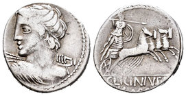 Licinia. Denario. 84 a.C. Taller Auxiliar de Roma. (Ffc-803). (Craw-354/1). (Cal-889). Anv.: Cabeza diademada de Apolo a izquierda con haz de rayos. R...