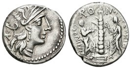 Minucia. Denario. 134 a.C. Roma. (Ffc-925 variante). (Craw-243/1 variante). (Cal-1026 variante). Anv.: Cabeza de Roma a derecha detrás X. Rev.: Column...