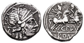 Plutia. Denario. 121 a.C. Taller Auxiliar de Roma. (Ffc-1009). (Craw-278-1). (Cal-1136). Anv.: Cabeza de Roma a derecha, detrás X. Rev.: Los Droscuros...