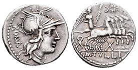Tullia. Denario. 120 a.C. Roma. (Ffc-1162). (Craw-280/1). (Cal-1317). Anv.: Cabeza de Roma a derecha, detrás ROMA. Rev.: Victoria con palma en cuadrig...