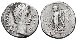 Augusto. Denario. 15-13 a.C. Lugdunum. (Ffc-111). (Ric-171). (Ch-144). Anv.: DIVI F AVGVSTVS. Cabeza desnuda de Augusto a derecha. Rev.: Apolo de pie ...