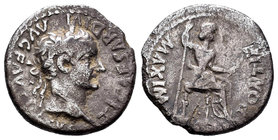 Tiberio. Denario. 16 d.C. Lugdunum. (Spink-1763). (Ric-26). Rev.: PONTIF MAXIM. Figura femenina sentada a derecha con cetro y rama. Ag. 3,47 g. MBC-. ...