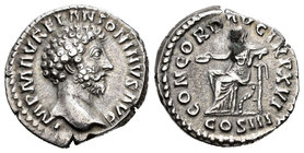 Marco Aurelio. Denario. 161-162 d.C. Roma. (Ric-40). Rev.: CONCORD AVG TR P XVI COS III. Concordia sentada a izquierda con patera. Ag. 3,39 g. MBC+. E...