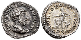 Marco Aurelio. Denario. 161 d.C. Roma. (Ric-62a). (C-30). Rev.: CONCORD AVG TR P XV / COS III. Concordia sentada a izquierda con pátera y su codo sobr...