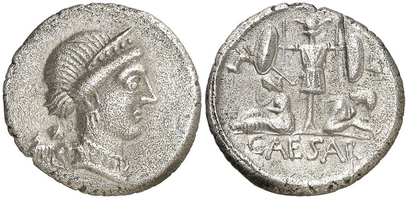 (46-45 a.C.). Julio César. Denario. (Spink 1404) (S. 13) (Craw. 468/1). 3,64 g. ...