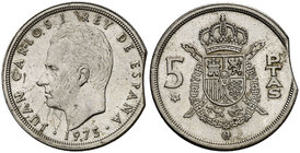 1975*76. Juan Carlos I. 5 pesetas. (Cal. 119). 5,57 g. Canto final de riel. EBC-.