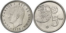 1975*80. Juan Carlos I. 5 pesetas. (Cal. 124). 5,72 g. Error del Mundial. Escasa. EBC+.