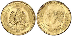 1945. México. 2 pesos y medio. (Fr. 169R) (Kr. 463). 2,09 g. AU. S/C.