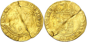 Reyes Católicos. Sevilla. Doble excelente. (Cal. 72). 6,85 g. , y / entre los bustos. Grieta que atraviesa la moneda. Escasa. (BC/BC+).