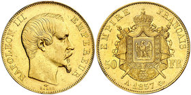 1857. Francia. Napoleón III. A (París). 50 francos. (Fr. 571) (Kr. 785.1). 16,08 g. AU. Golpecitos. MBC/MBC+.