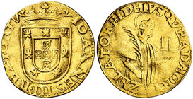 Portugal. Juan III (1521-1557). Lisboa. 1/2 San Vicente. (Fr. 33) (Gomes 180.02). 3,85 g. AU. Rara. MBC.