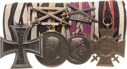 Ordensspangen
Spange mit 4 Auszeichnungen Preußen - Eisernes Kreuz 1914 2. Klasse. Sachsen-Weimar Allgemeines Ehrenzeichen mit Bandspange und Schwert...