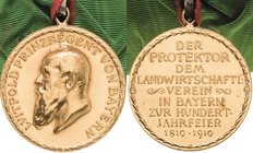 Orden deutscher Länder Bayern
Landwirtschaftliche Jubiläumsmedaille Verliehen 1910. Bronze, hell. 36 mm. An Spangenstück Nimmergut 554 OEK 470 Sehr s...