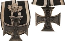 Orden deutscher Länder Preußen
Eisernes Kreuz 1870, 2. Klasse mit Jubiläumsspange 25 Verliehen 1870 (ab 1895). Eisen geschwärzt, Silber. 42,2 x 42,2 ...