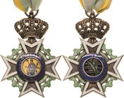 Orden deutscher Länder Sachsen
Militär St. Heinrichs-Orden, Ritterkreuz Verliehen 1916-1921. Silber mit Vergoldungsspuren und emailliert. 54,5 x 38,5...