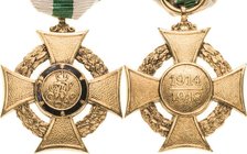 Orden deutscher Länder Sachsen
Erinnerungskreuz für freiwillige Wohlfahrt im Kriege 1914/18 Verliehen 1914-1918. Bronze vergoldet, Eichenlaub rechts....