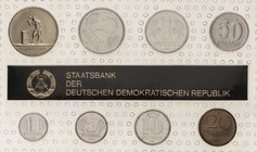 Minisätze
 1, 5, 10, 20 und 50 Pfennig, 1 und 2 Mark 1987. Mit Medaille 'Schmieden'. In originaler Hartplastik Stempelglanz