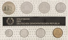 Minisätze
 1, 5, 10, 20 und 50 Pfennig, 1 und 2 Mark 1989. Mit Medaille 'Prägen'. In originaler Hartplastik Stempelglanz