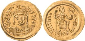 Justinus II. 565-578 Solidus 565/567, Konstantinopel Brustbild mit Helm von vorn mit Victoriola, DN IVSTINVS PP AVG / Constantinopolis sitzt von vorn,...