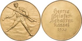 Drittes Reich
 Vergoldete Bronzemedaille 1933 (Glöckler) Heeresmeisterschaften in Kassel. Soldat wirft eine Handgranate / 5 Zeilen Schrift. 104,2 mm,...