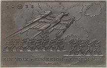 Drittes Reich
 Einseitige Eisengussplakette 1938 (unsigniert) Territorialpropaganda 1938. Adler mit Hakenkreuz in Fängen fliegt über marschierende Ma...